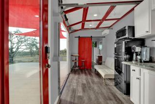 Wonderful Secluded Container in Fredericksburg, Texas - 8