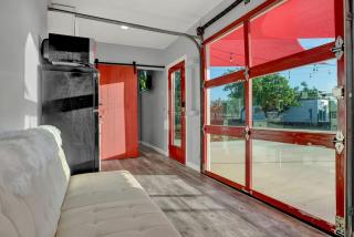 Wonderful Secluded Container in Fredericksburg, Texas - 1