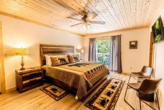 Incredible Mountain Cabin with Private Creek and Hot Tub Allowing Outstanding Views in Bryson City - 3