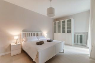 Cream Home - The House Of Travelers - 1