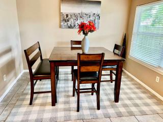Katy Hideaway - Charming 3 BDR - Katy - 2