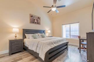 King Bed - Hot Tub, 3 Queens, Home away from home - Yuma - 9