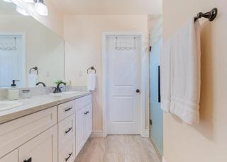 King Bed - Hot Tub, 3 Queens, Home away from home - Yuma - 8
