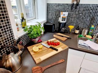 Prime location amazing king bed colorful oasis - Bergen - 4