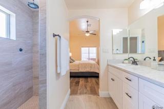 King Bed - Hot Tub, 3 Queens, Home away from home - Yuma - 7