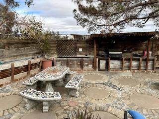 Desert Dreams with Your Furry Friend: Pet-Friendly Rental Under the Stars - Yucca Valley - 5