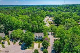 Modern Two BR Townhome, Workspace, Free Parking and Wi-Fi - Raleigh - 2