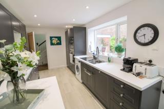 Chertsey Mount Townhouse, within 10 minutes walk of Carlisle city centre, shops, pubs & restaurants - 3