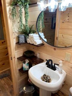 Cozy Cabin near Kentucky Lake - Amazing Glamping Rental in Big Sandy, Tennessee - 2