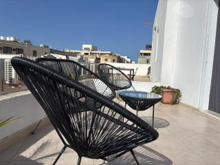 Penthouse Steps from stunning Balluta Bay - Sliema - 4