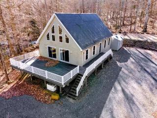 Breathtaking Cabin Nestled Amidst Trees in Webb, New York - - 0