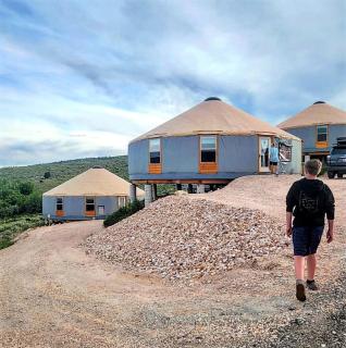 Unique Glamping Experience: Charming Yurt in Garden City, Utah, by Bear Lake - Garden City - 6
