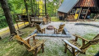 Gorgeous Secluded Cabin with Hiking Trails Near in Frenchburg, Kentucky - Frenchburg - 0