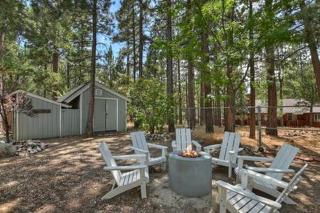 Spacious Modern Cabin Near Big Bear Lake in California - Big Bear City - 2