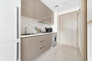 Farhad Azizi Residence Al Jaddaf - 5