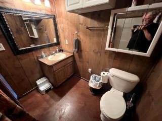 Family Style Glamping in Pet-Friendly Rental at Lake Godstone, Texas - 8