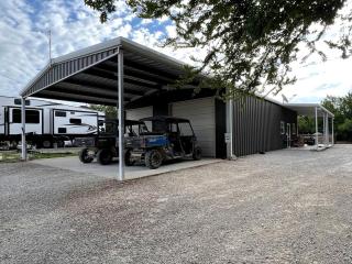 Family Style Glamping in Pet-Friendly Rental at Lake Godstone, Texas - 6