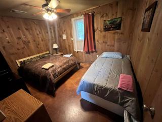 Family Style Glamping in Pet-Friendly Rental at Lake Godstone, Texas - 1