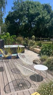 Gîtes de charme "l'écrin de Vendée" jacuzzi privatif, piscine chauffée, prestations bien être, vélos à 10 mn de l'océan sur 3,5 h de verdure - Sallertaine - 9