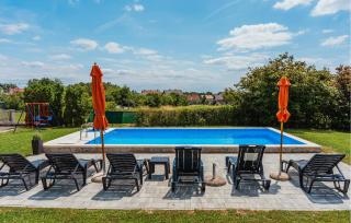 Beautiful Home In Dugo Selo With Wifi - Dugo Selo - 4