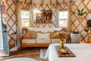 Delightful and Homey Yurt For Scenic Hiking and Relaxing Views of Lake Travis and Lake Austin in Lakeway, Texas - Lakeway - 3