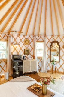 Delightful and Homey Yurt For Scenic Hiking and Relaxing Views of Lake Travis and Lake Austin in Lakeway, Texas - Lakeway - 2