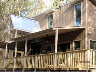 Georgia's Coziest Riverside Retreat: Cabin Adventure in Claxton - Claxton - 0