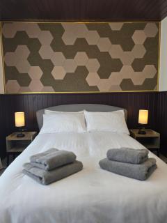 Double Room with Ensuite Bathroom - Feltham - 6