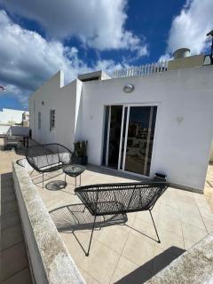 Penthouse Steps from stunning Balluta Bay - Sliema - 2