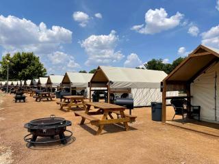 Fun Glamping Vacation in Marion, Texas: Comfortable Safari Tent on the Beautiful Cibolo Creek - 2