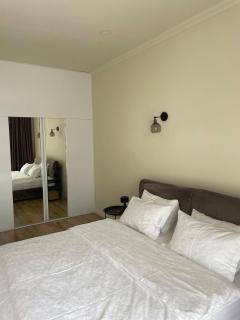 Bright & Airy Hideaway - 9