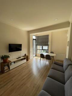 Bright & Airy Hideaway - 2