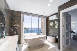 Oceanfront, swimming pool, jacuzzi - Lloret de Mar - 3