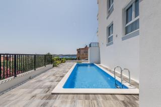 Luxury apart, beach, swimming pool, Okrug, Trogir - Razvala - 1