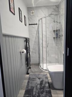 Double Room with Ensuite Bathroom - Feltham - 7