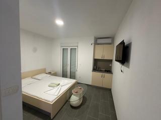 Azure Vista Apartments - Bar - 4