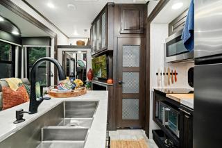 Cozy Caravan Nestled in a Serene Pacific Northwest Forest, Perfect for a Glamping Weekend in Nature - Sequim - 6