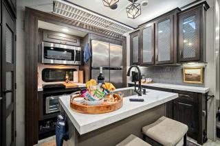 Cozy Caravan Nestled in a Serene Pacific Northwest Forest, Perfect for a Glamping Weekend in Nature - Sequim - 4