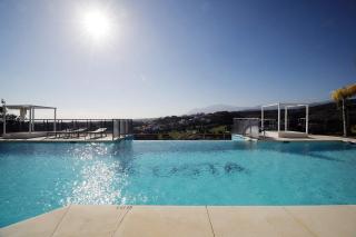 Rental Central - Serendipity Flat- stunning views and serene interior - 3