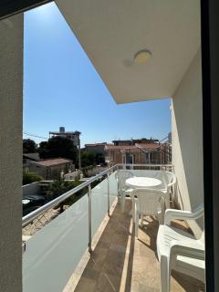 Azure Vista Apartments - Bar - 8