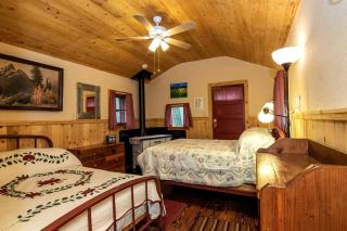 Create Lasting Memories: Family-Friendly Rustic Cabin in New Mexico's Backcountry - 1