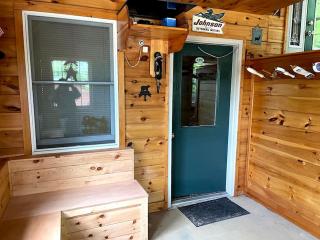 Seaside Glamping: Perfect Cabin just Steps from Old Forge Public Beach, NY - Old Forge - 8