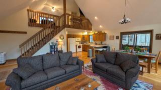 Cabin in the Woods w Hot Tub - Great Cacapon - 4