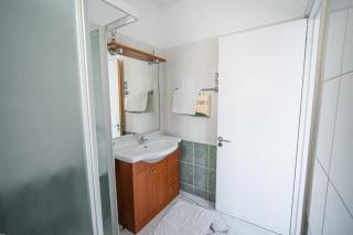 Cozy 1-Bedroom Apartment - Coral Bay - 9