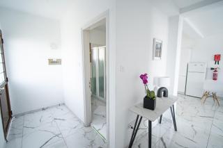 Cozy 1-Bedroom Apartment - Coral Bay - 8