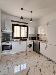 Cozy 1-Bedroom Apartment - Coral Bay - 4