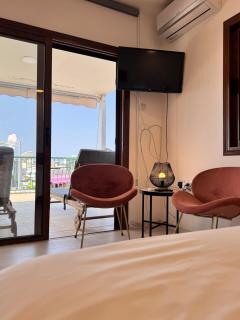 Cozy 1-Bedroom Apartment - Coral Bay - 1