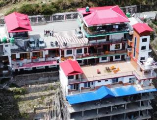 The Valley View -"in the lap of valley"- Mountain view ! Personal Balcony ! Open Terrace ! Rooftop Cafe ! Large Parking ! free WiFi - Mussoorie - 9
