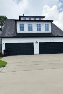Modern 2 Bedroom All-En-Suite Near Downtown with EV Socket - Houston - 1