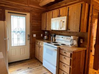 Charming Log Cabin in Texas - Perfect Glamping Vacation on the San Marcos River near Kingsbury - Kingsbury - 6